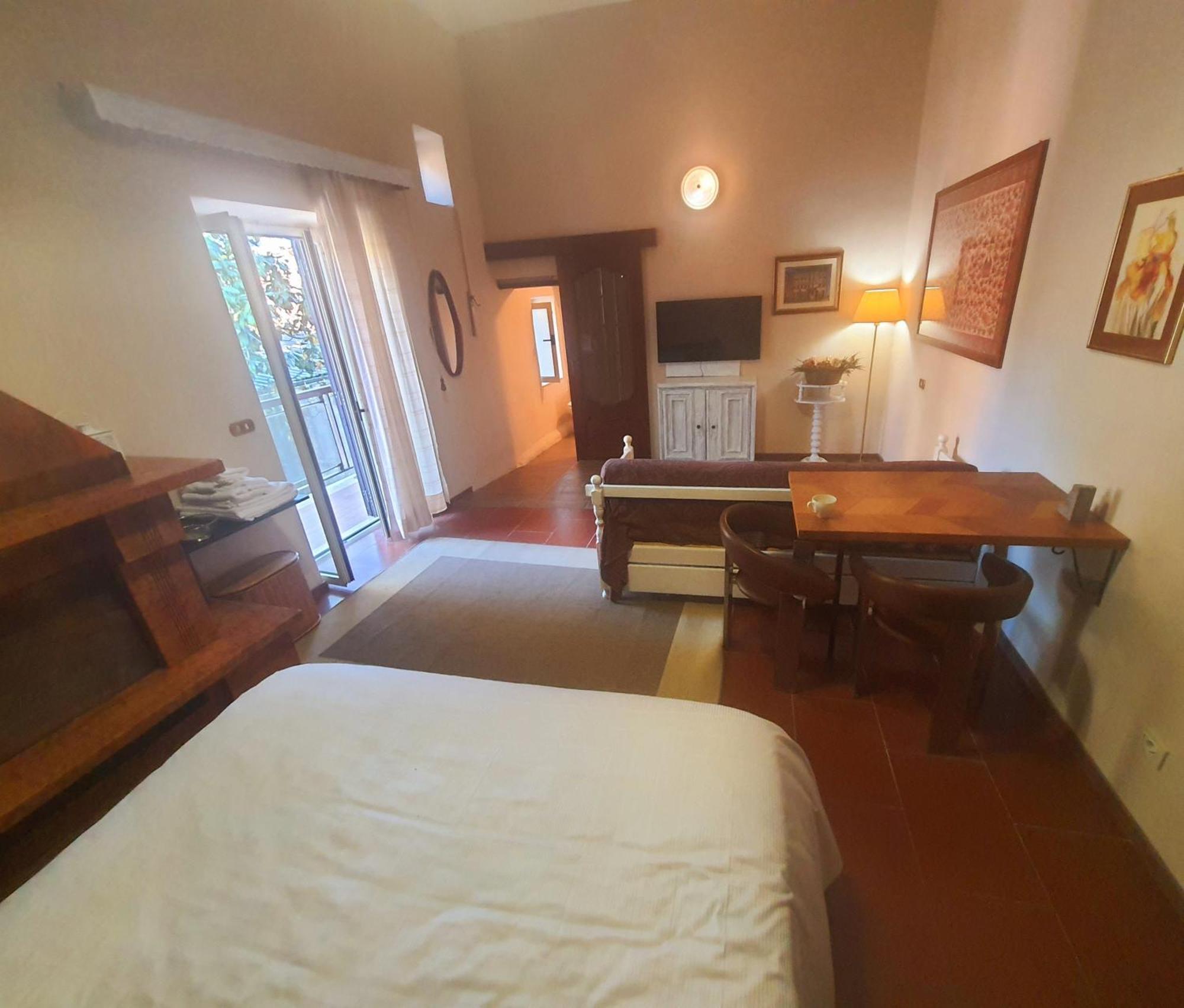 Le Stanze Dei Doria Hotel วัลมนโตเน ภายนอก รูปภาพ